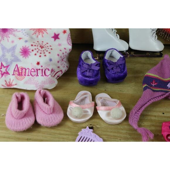 American Girl Lot of 14 Blanket Shoes Brush Comb Hat Tea Set Headband Clothes - Picture 3 of 4